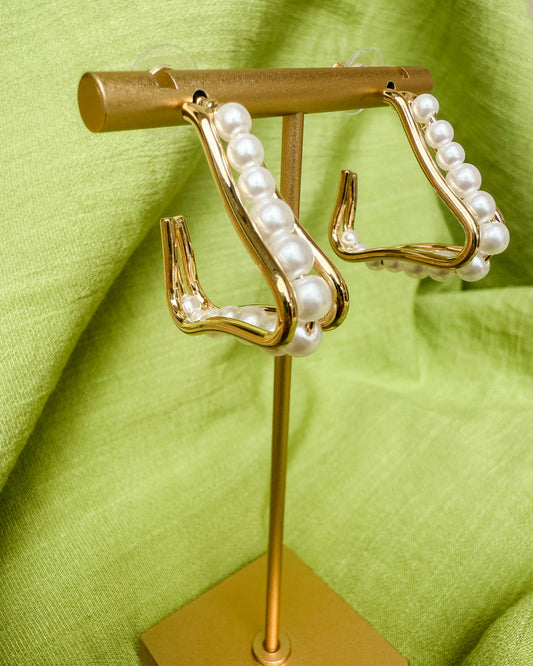 Pearly Q Earrings